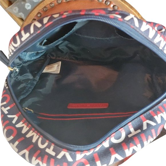 Tommy Hilfiger Medium size backpack - Like New 25$ - Picture 6 of 6